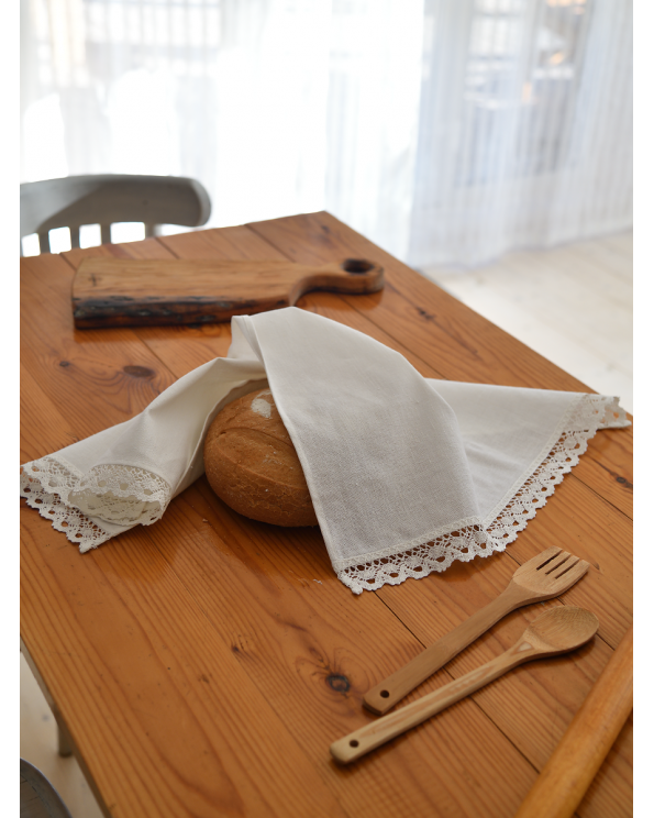 Полотенце с кружевом, цвет белый