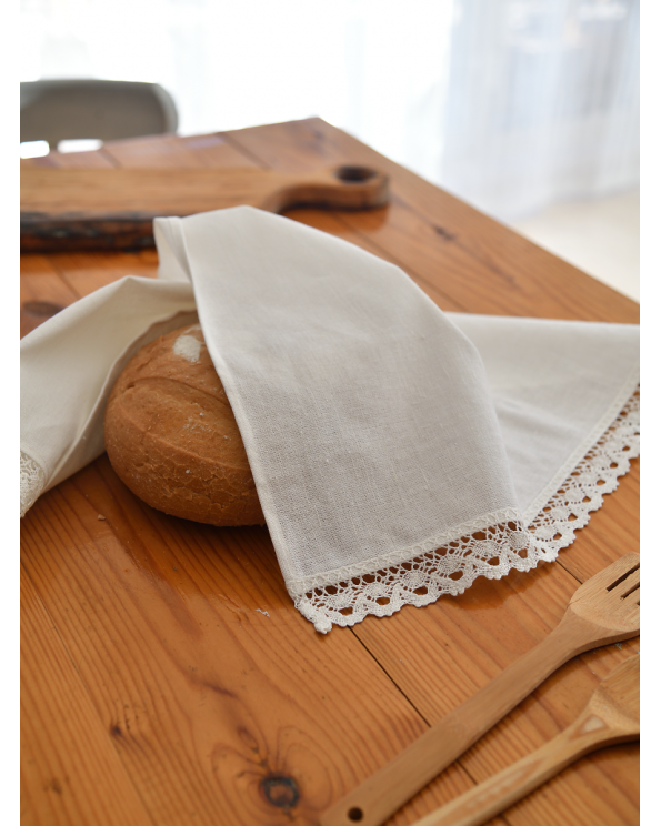 Полотенце с кружевом, цвет белый