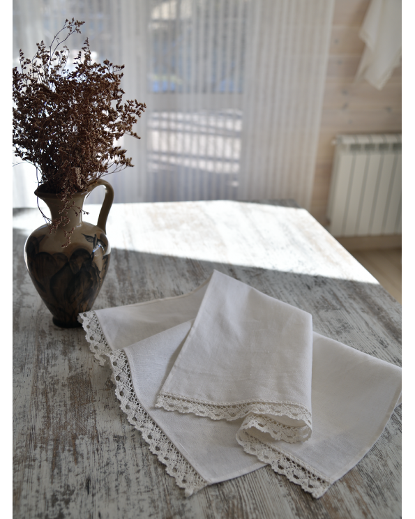 Полотенце с кружевом, цвет белый