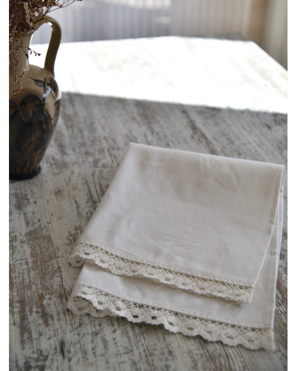 Полотенце с кружевом, цвет белый